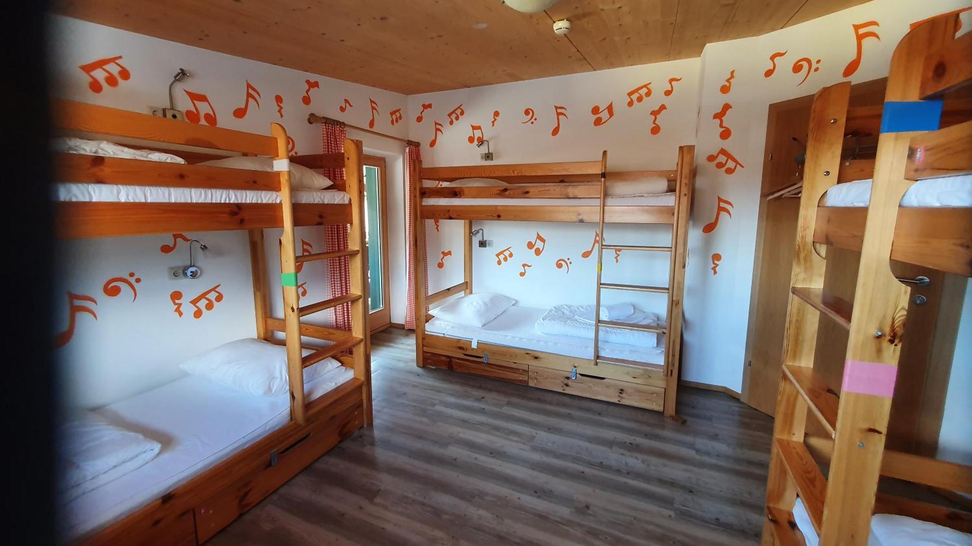 Alpking Hostel *